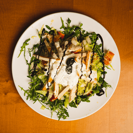 Salat mit gegrillten Hähnchenfilet - Kastanien Hof